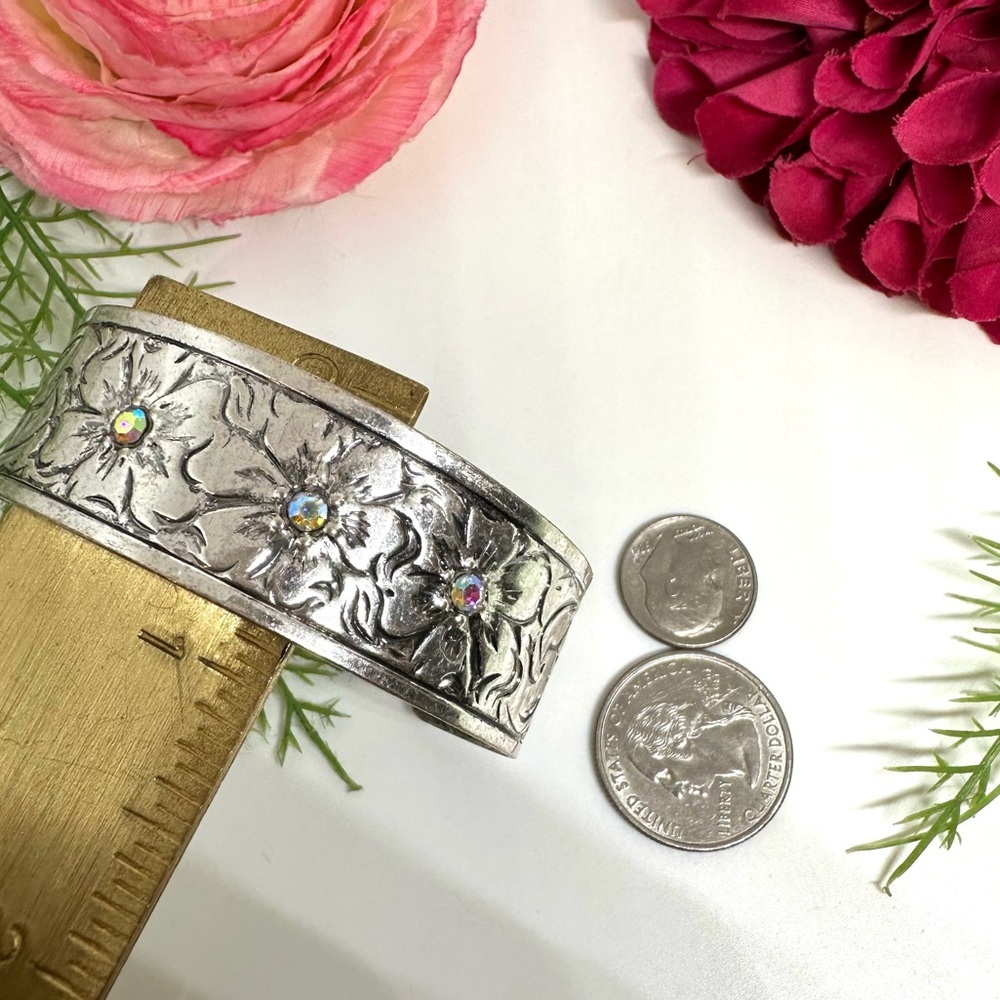 1 Left!⚜️Embossed Cuff Bracelet With Cherry Blossoms - Picture 7 of 8
